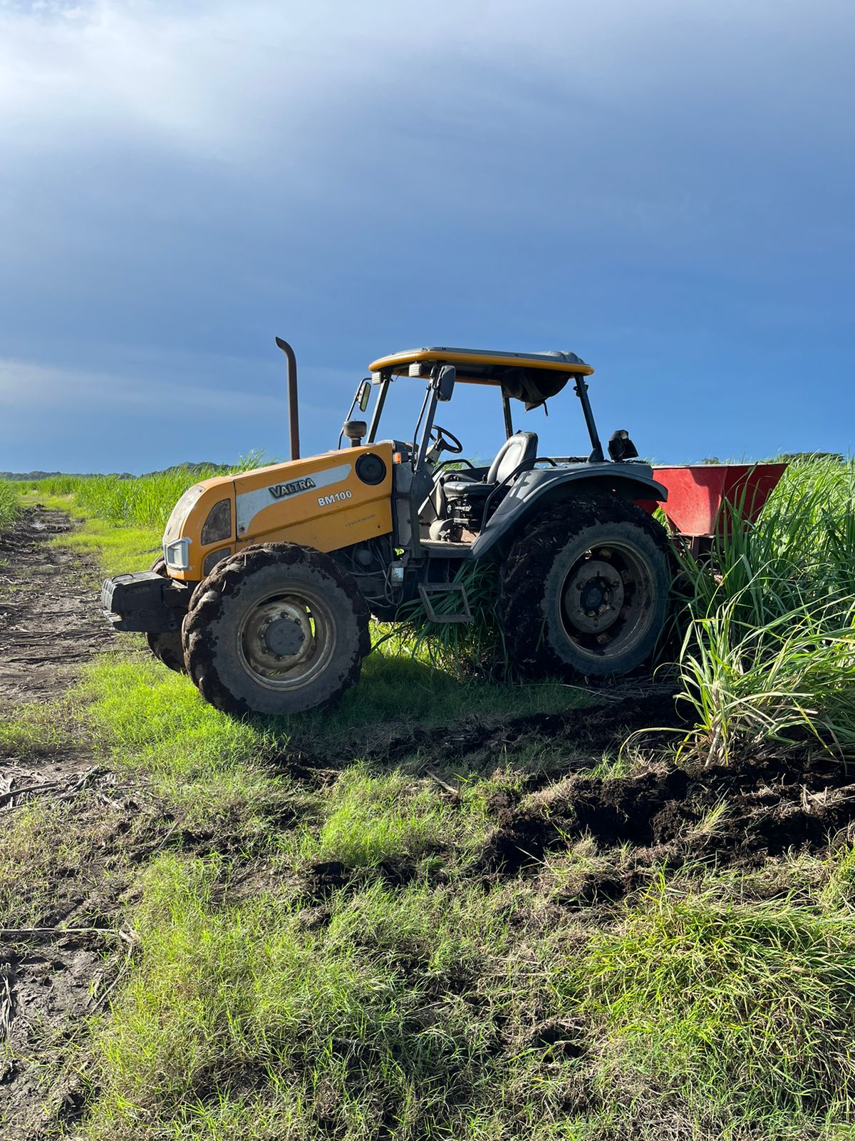 Tractor con Abonadora